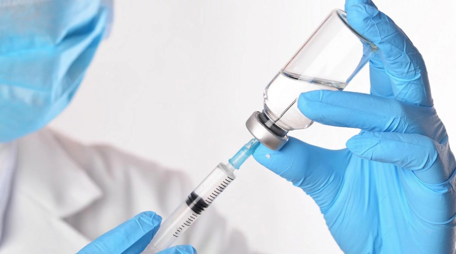 Hombre y mujeres deben aplicarse la vacuna para protegerse contra el VPH